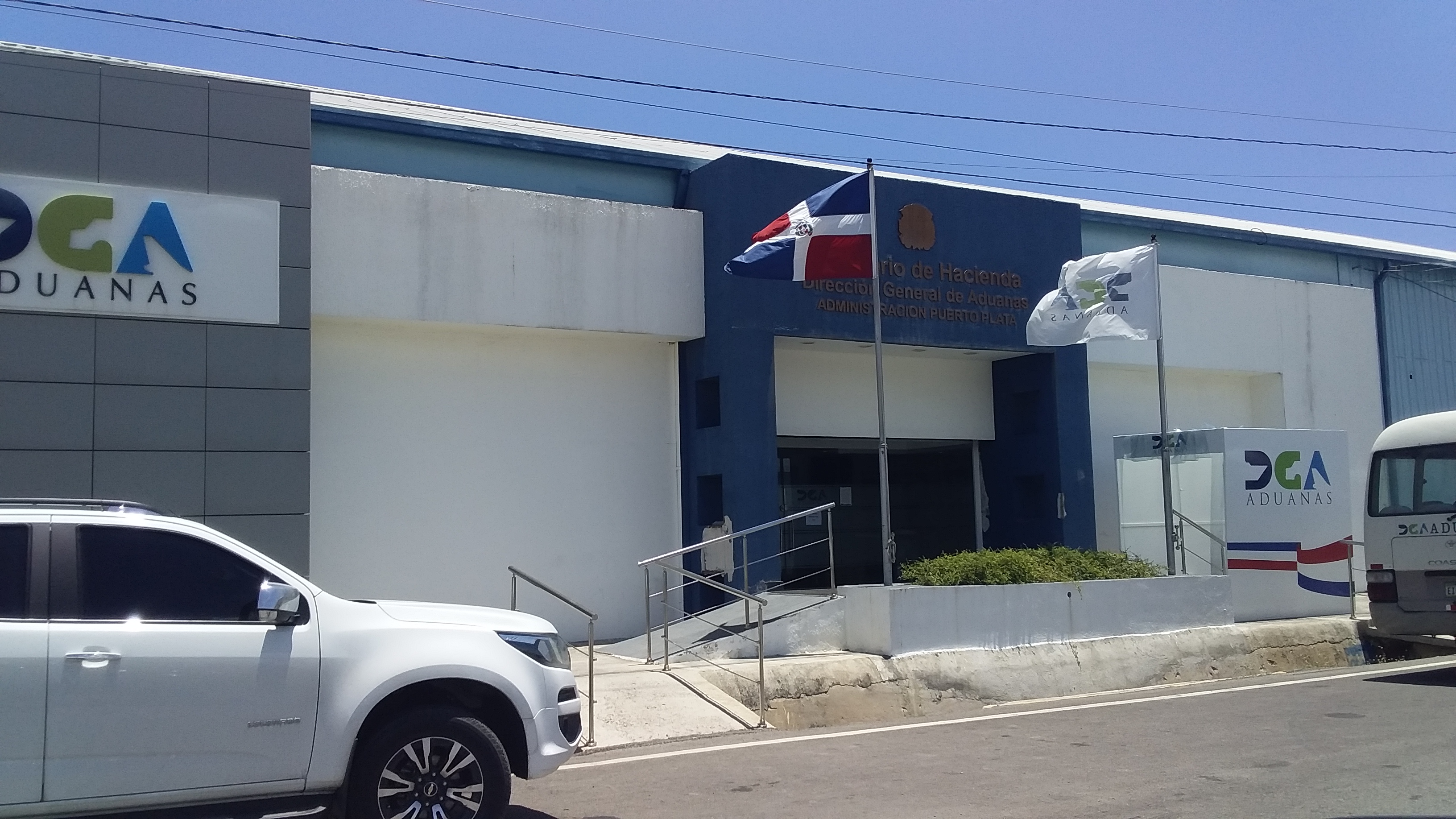 Mudanceros puertoplateños solicitan al director de Aduanas ordenar se verifiquen sus furgones por Puerto Plata como se hace con sus colegas de Miami