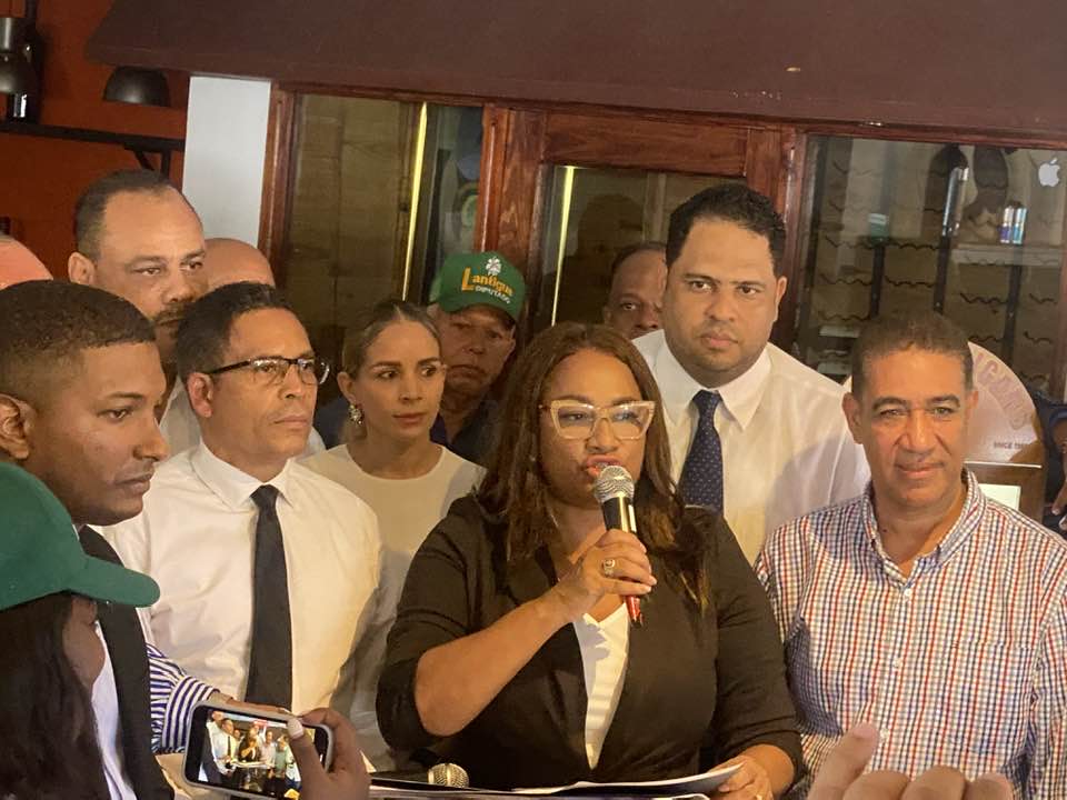 Alianza Rescate RD proclama en acto masivo a Melania Guzmán como candidata a alcaldesa de Sosúa