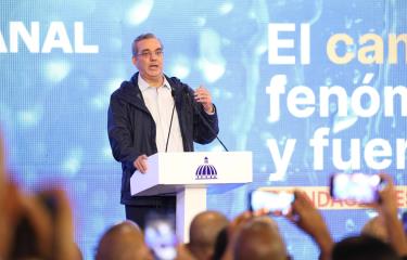 El presidente crea comisión independiente para evaluar estructuras; la presidirá Osiris de León