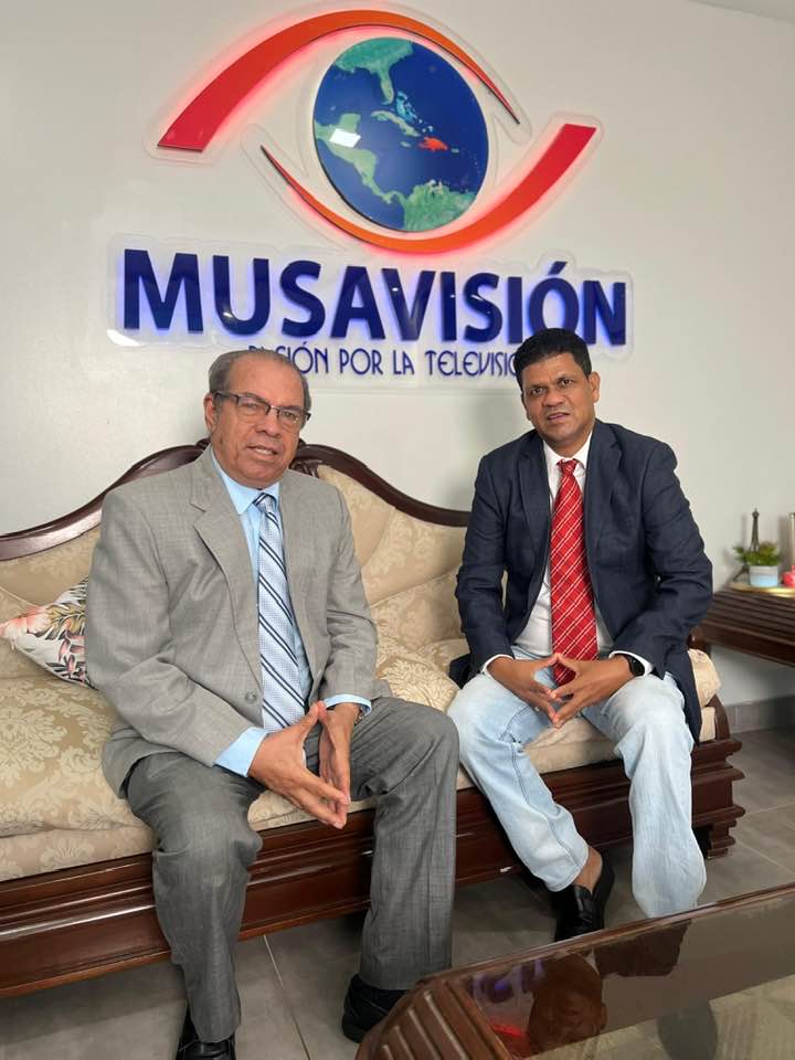 Waldo Musa Meyreles (Waldito) da batazo  kilométrico con Resumen Anual de Noticias de los programas Todo Incluido y Sin Límites difundido por el canal 10