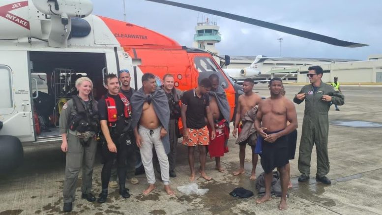 12 tripulantes de barco de carga que zozobro en alta mar fueron rescatados