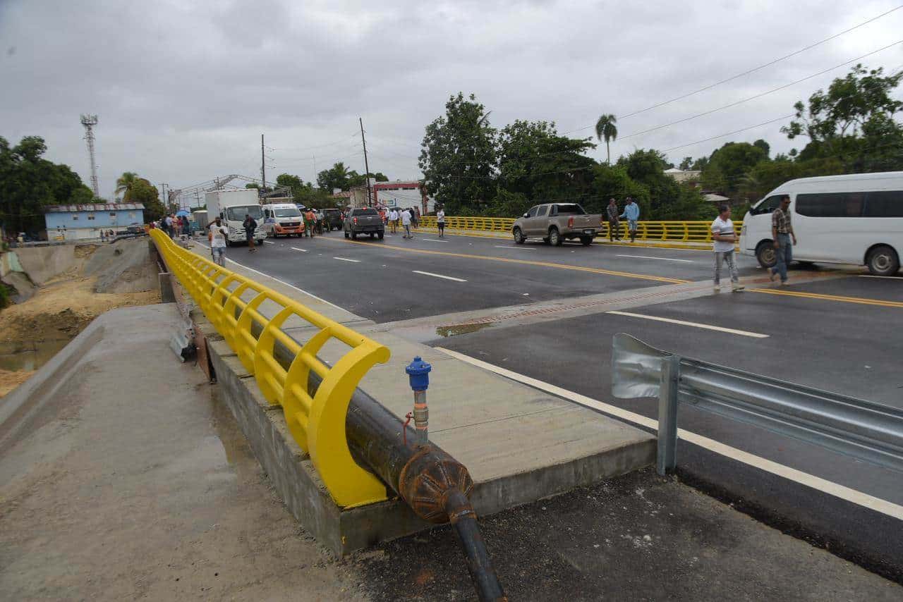 Gobierno inaugura puente de Cangrejo en Puerto Plata