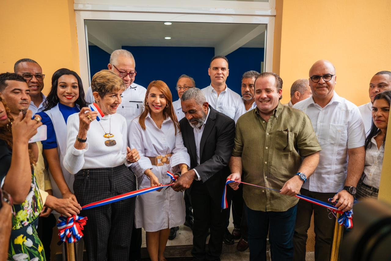 Ministro José Paliza inaugura Palacio Distrital en Yásica Arriba
