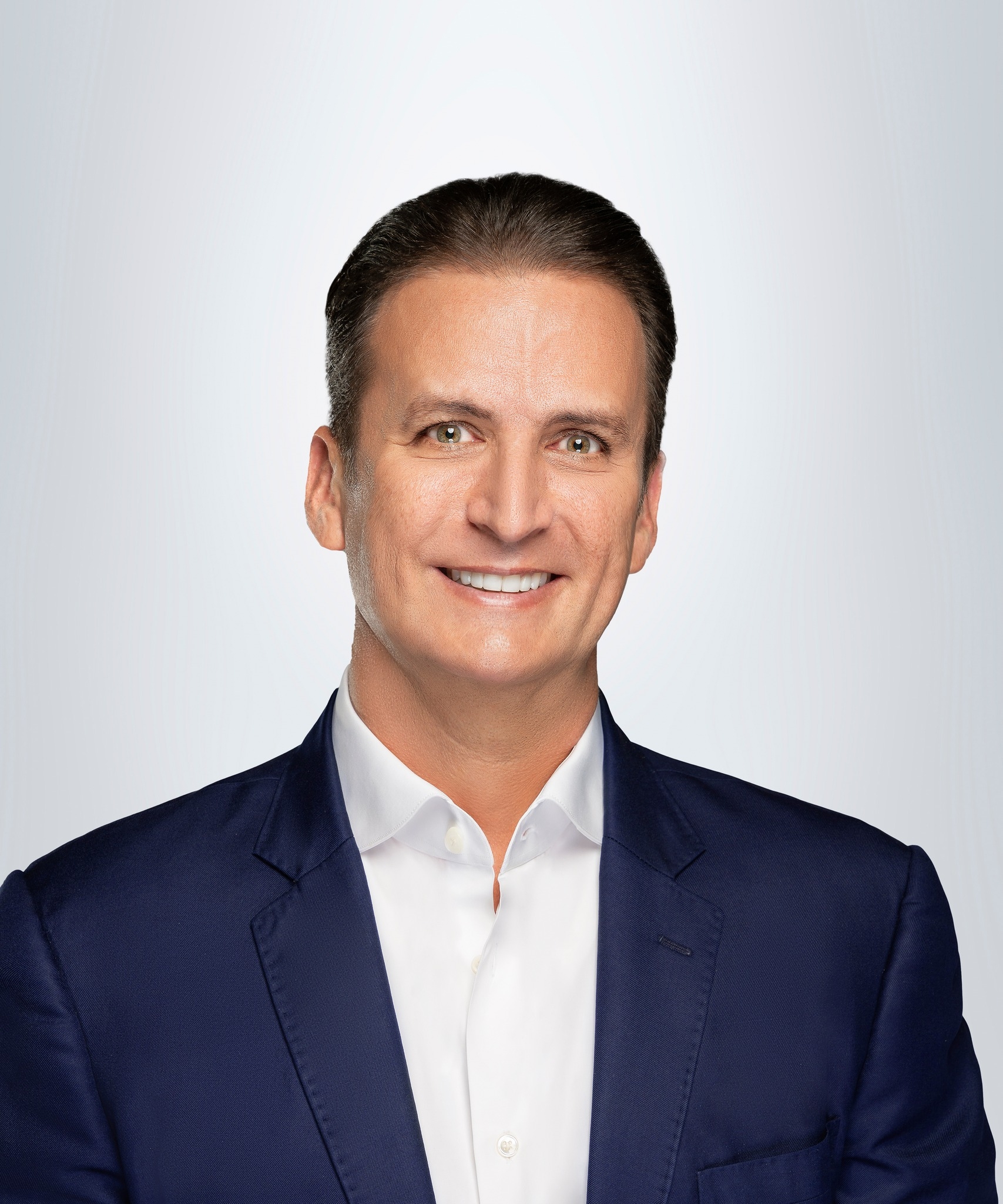 Walter Musa derrota a Ginette Bournigal con una ventaja de entre nueve a diez puntos; revela como alcalde construyó casi 800 obras