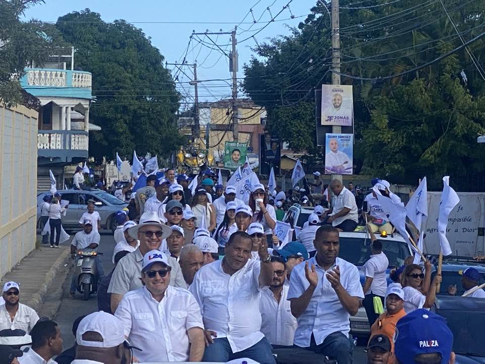Cientos de puertoplateños se suman a multitudinaria marcha-caravana del PRM en apoyo a candidatos municipales y distritales