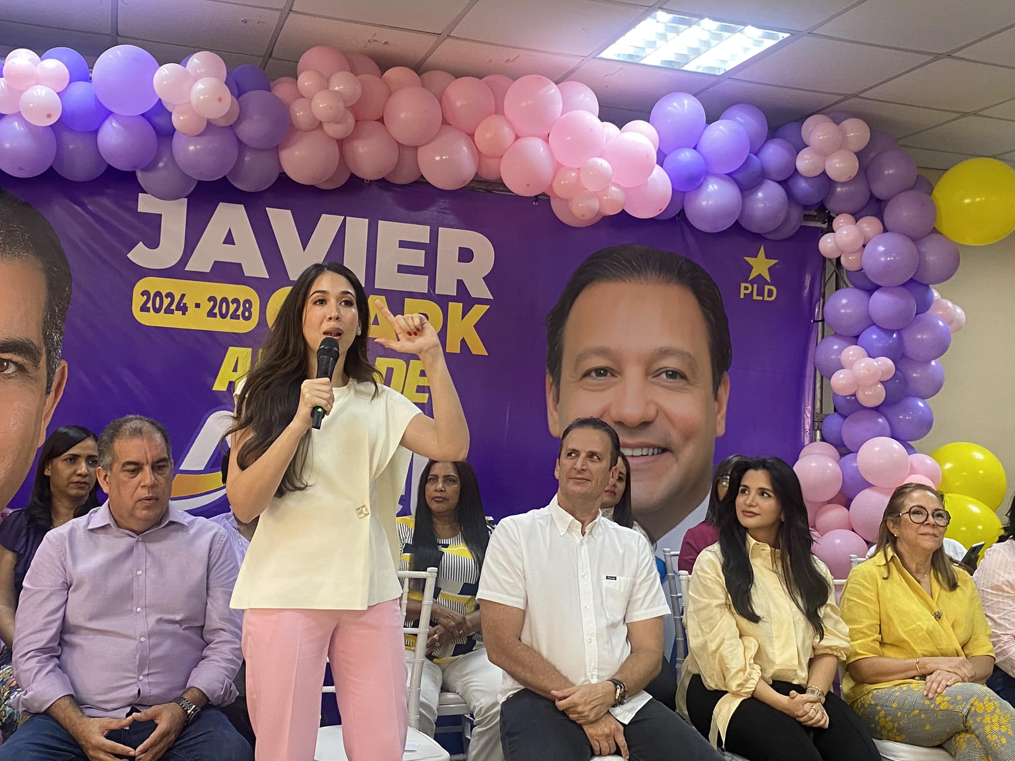 Nahiony Reyes derroche de inteligencia, belleza, carisma y sencillez, son algunos de los atributos que adornan a potencial Primera Dama