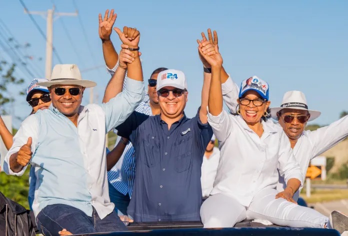 Divison Sánchez recibe contundente respaldo en marcha caravana realizada en Maimón