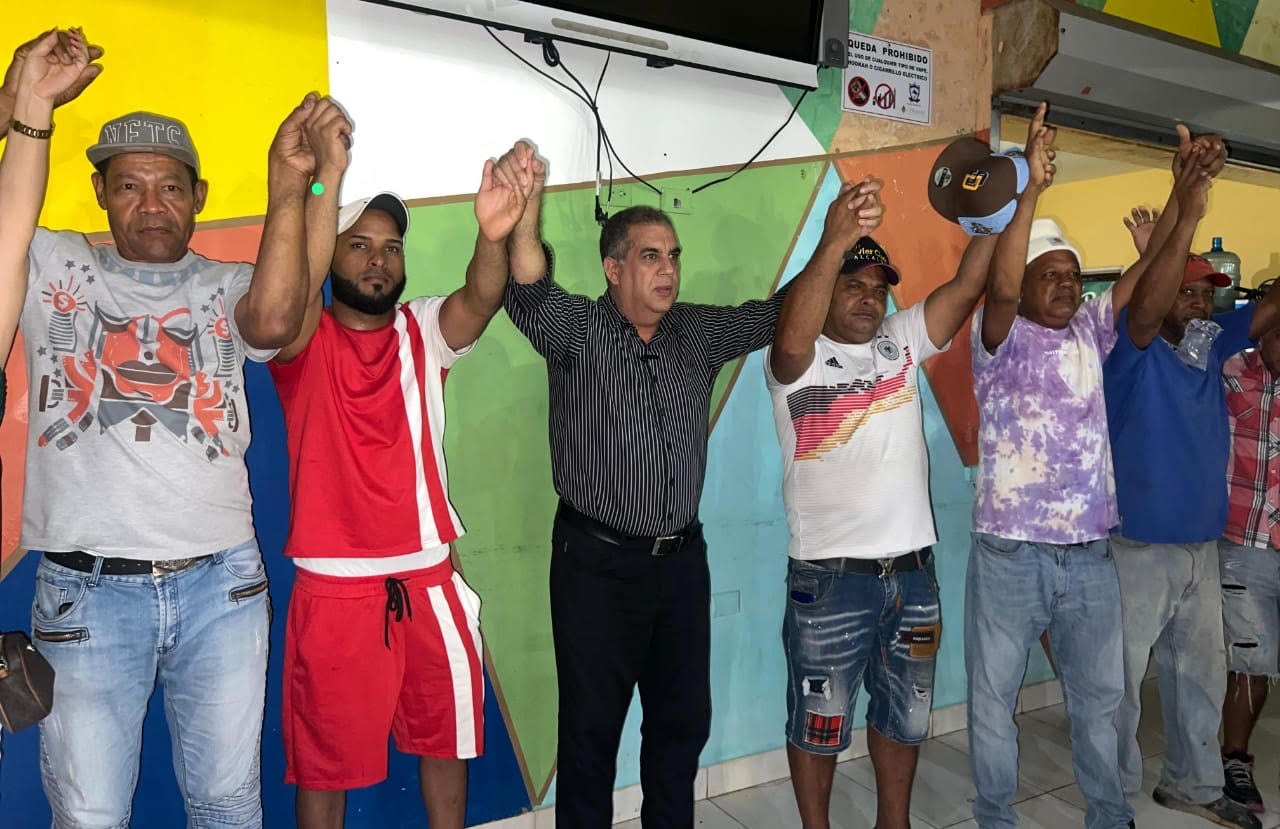 Dirigentes PRM de la parte baja pasan a respaldar a Javier Clark