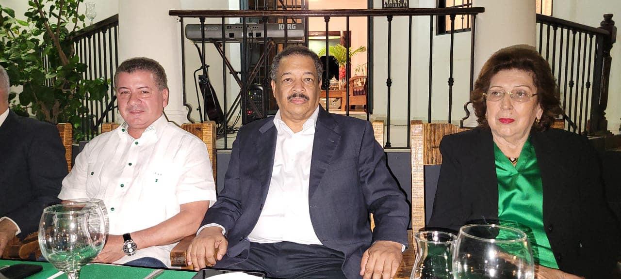 Movimiento Voto Verde y Sector Externo de Fuerza del Pueblo realizan cena para dar apoyo económico a candidatos municipales