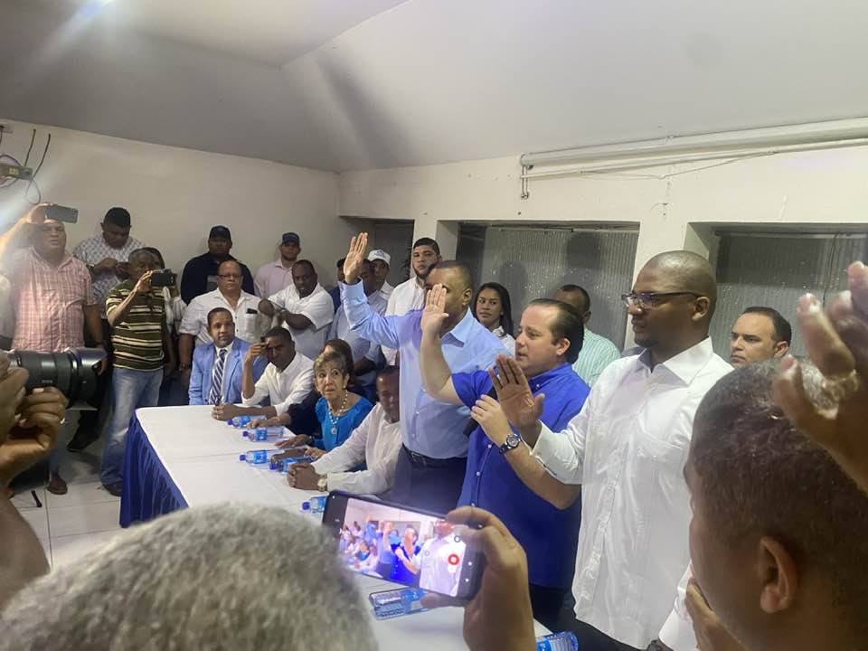 PRM juramenta a Jesús Rafael Cabrera precandidato a alcalde PLD