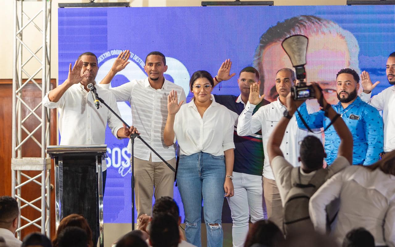 Anulfo Pascual juramenta en el PRM a dirigentes de diferentes organizaciones políticas en el municipio de Sosúa