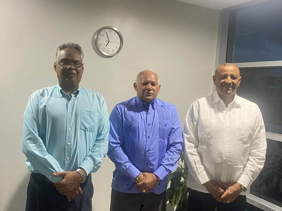 Líderes transporte turístico denuncian falsa percepción hace creer taxistas ganan mucho dinero