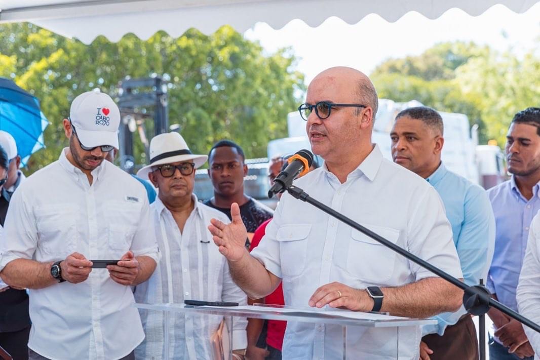 Ministro Igor Rodríguez entrega RD 45 millones a instituciones de Valverde, Santiago Rodríguez y Pedernales