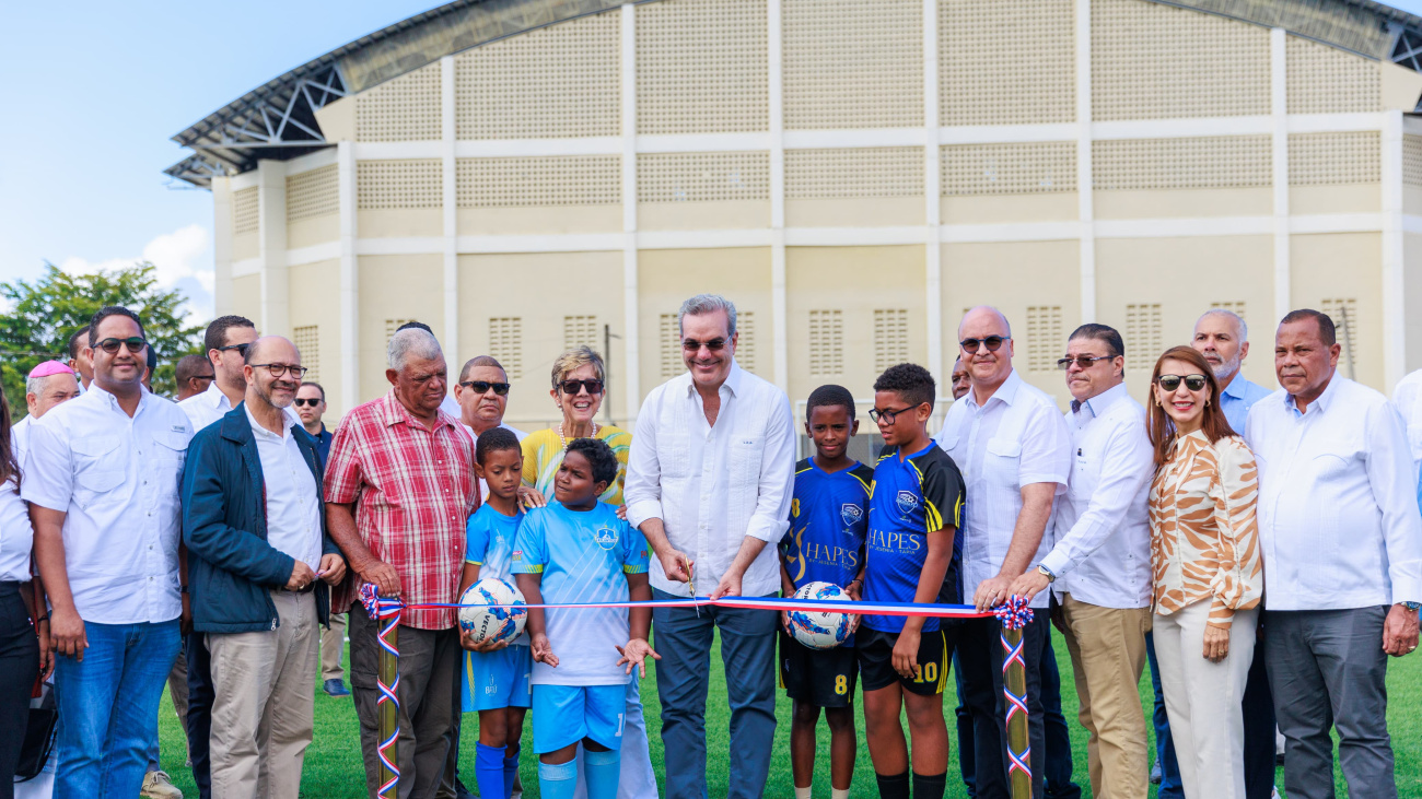 Presidente Abinader inaugura remodelación del campus de fútbol Leonel Plácido en Puerto Plata