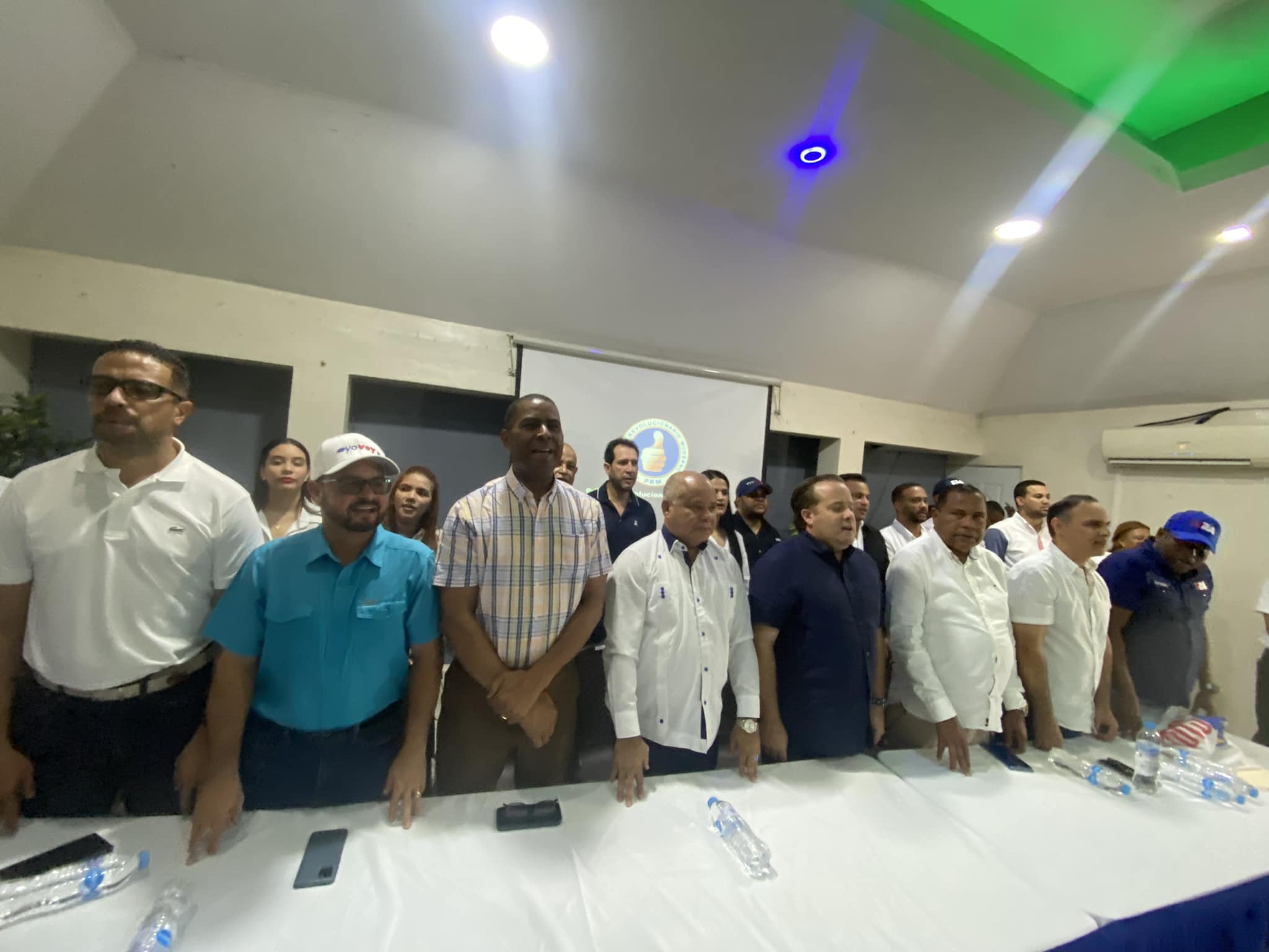 Luciano Vasquez fue juramentado en el PRM por su presidente, José Ignacio Paliza