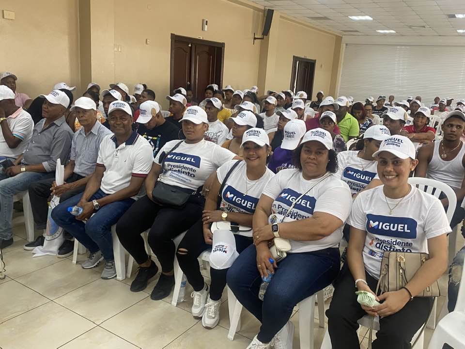 Cientos de dirigentes y miembros asisten a acto del PRD en apoyo a Miguel Vargas Maldonado, Walter Musa y Anarca Guerrero