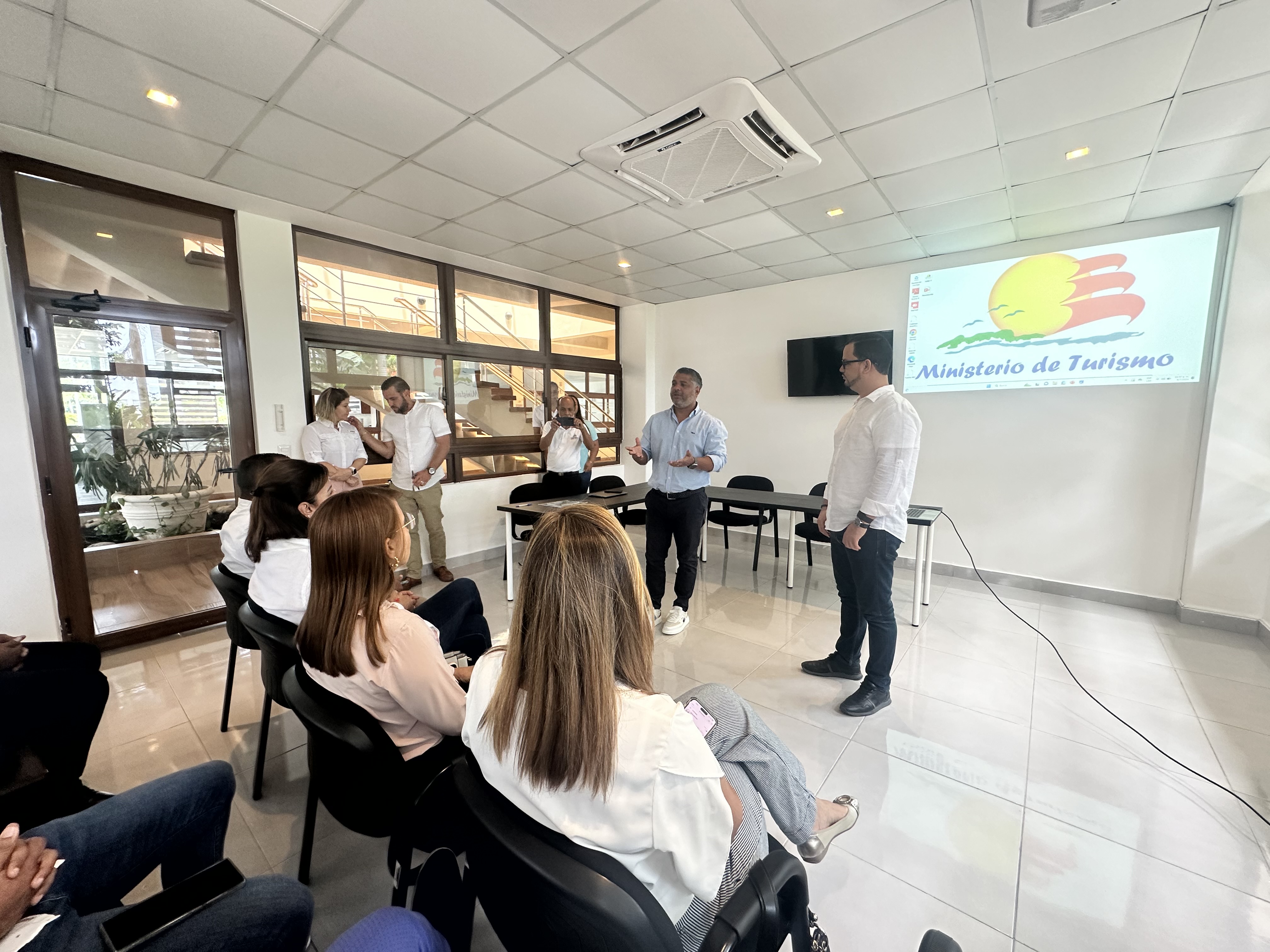 Ministerio de Turismo reforzará medidas para preservar turismo en el destino Puerto Plata