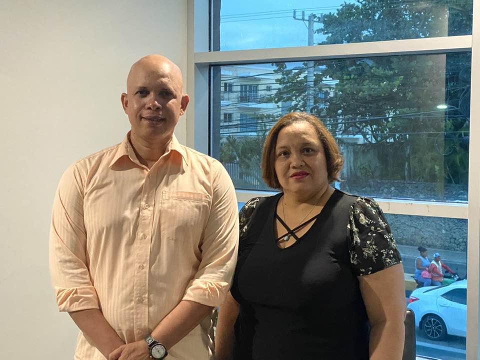 Colegio y Sindicato de Enfermería realizan piquete en el hospital Ricardo Limardo en demanda de aumento y otras demandas