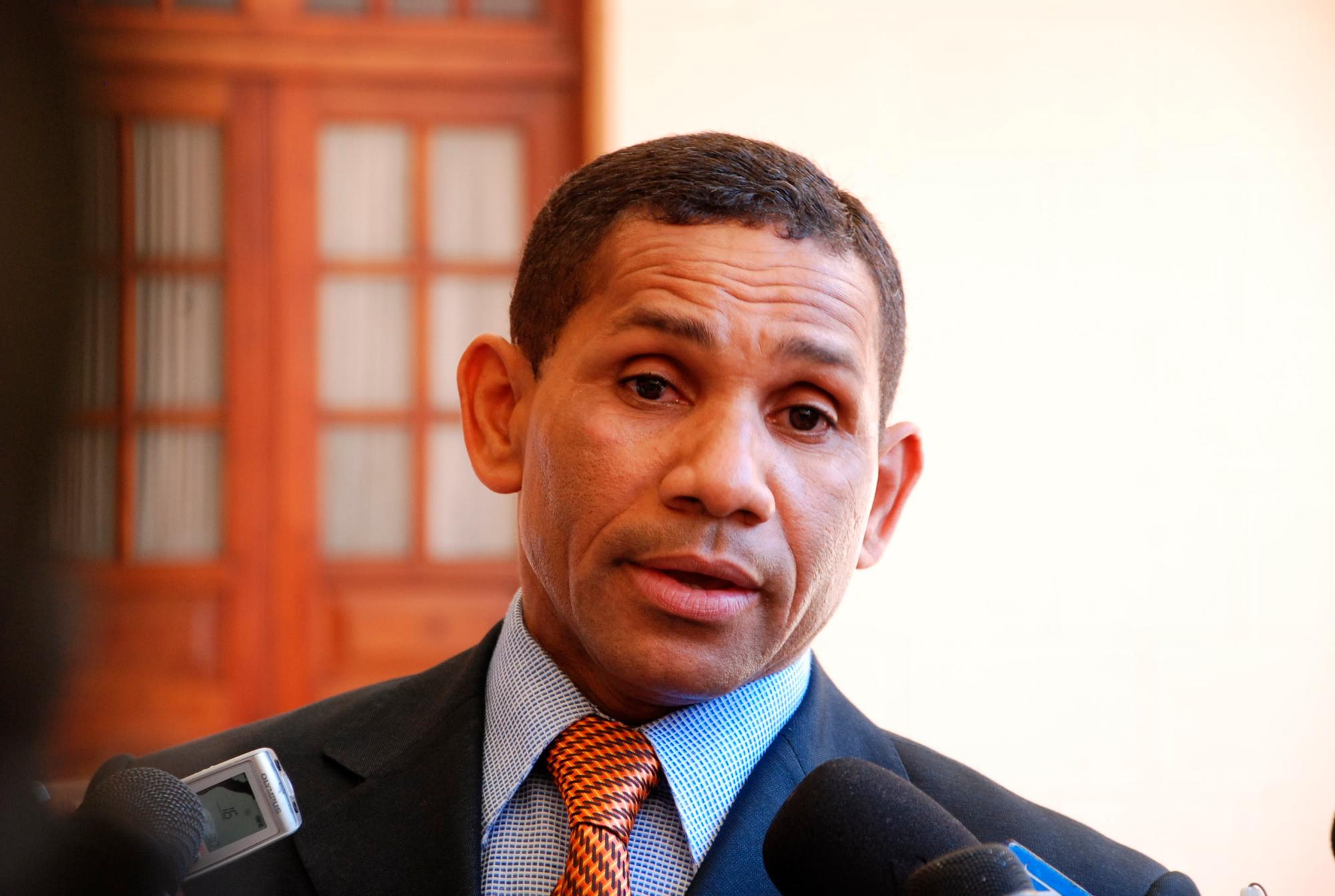 Miembro Dirección Central de la FP critica al Gobierno del PRM por alta facturación eléctrica