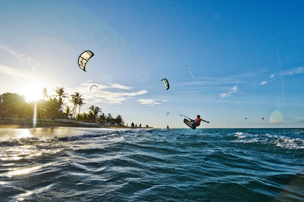 Autoridades intervienen Playa Cabarete Centro para garantizar el orden y la protección ambiental