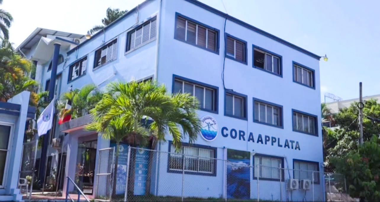 Luego de un tiempo sin el servicio, CORAAPPLATA restablece agua potable a residentes de Cangrejo