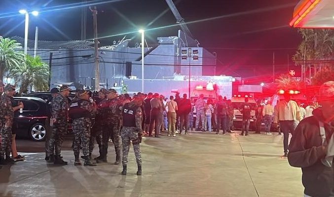 Se desploma techo de discoteca Jet Set; hay 12 muertos y 73 heridos