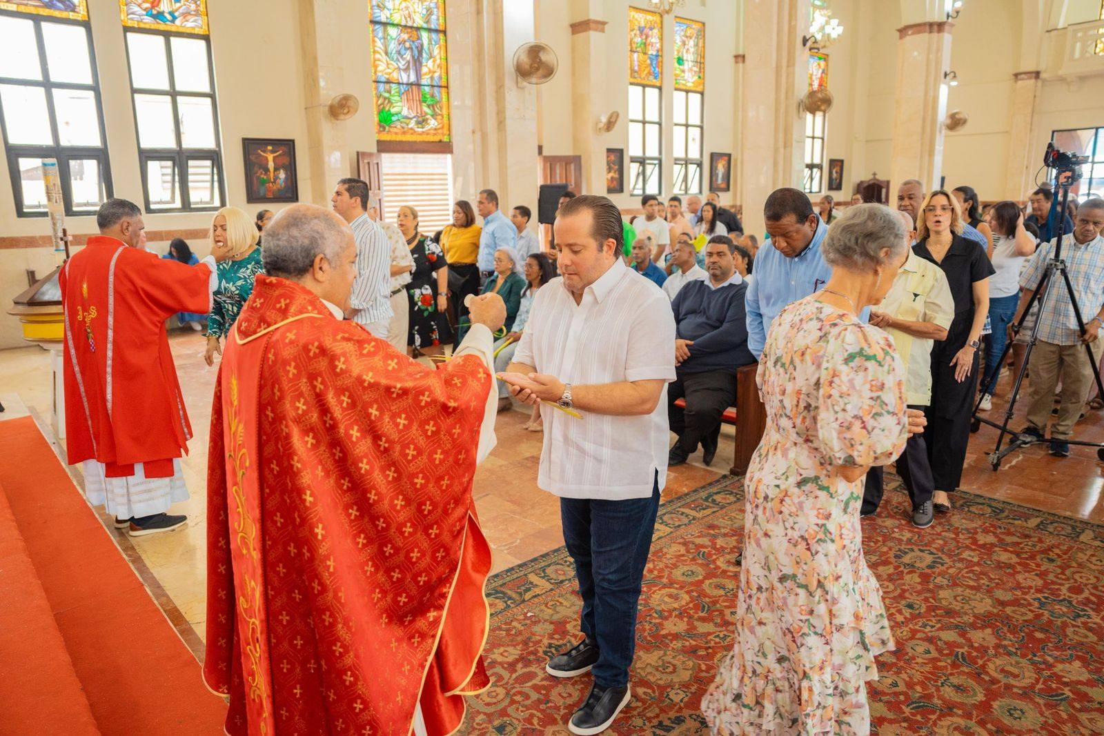 MINISTRO DE LA PRESIDENCIA JOSÉ IGNACIO PALIZA PARTICIPA EN MISA DEL DOMINGO DE RAMOS EN PUERTO PLATA