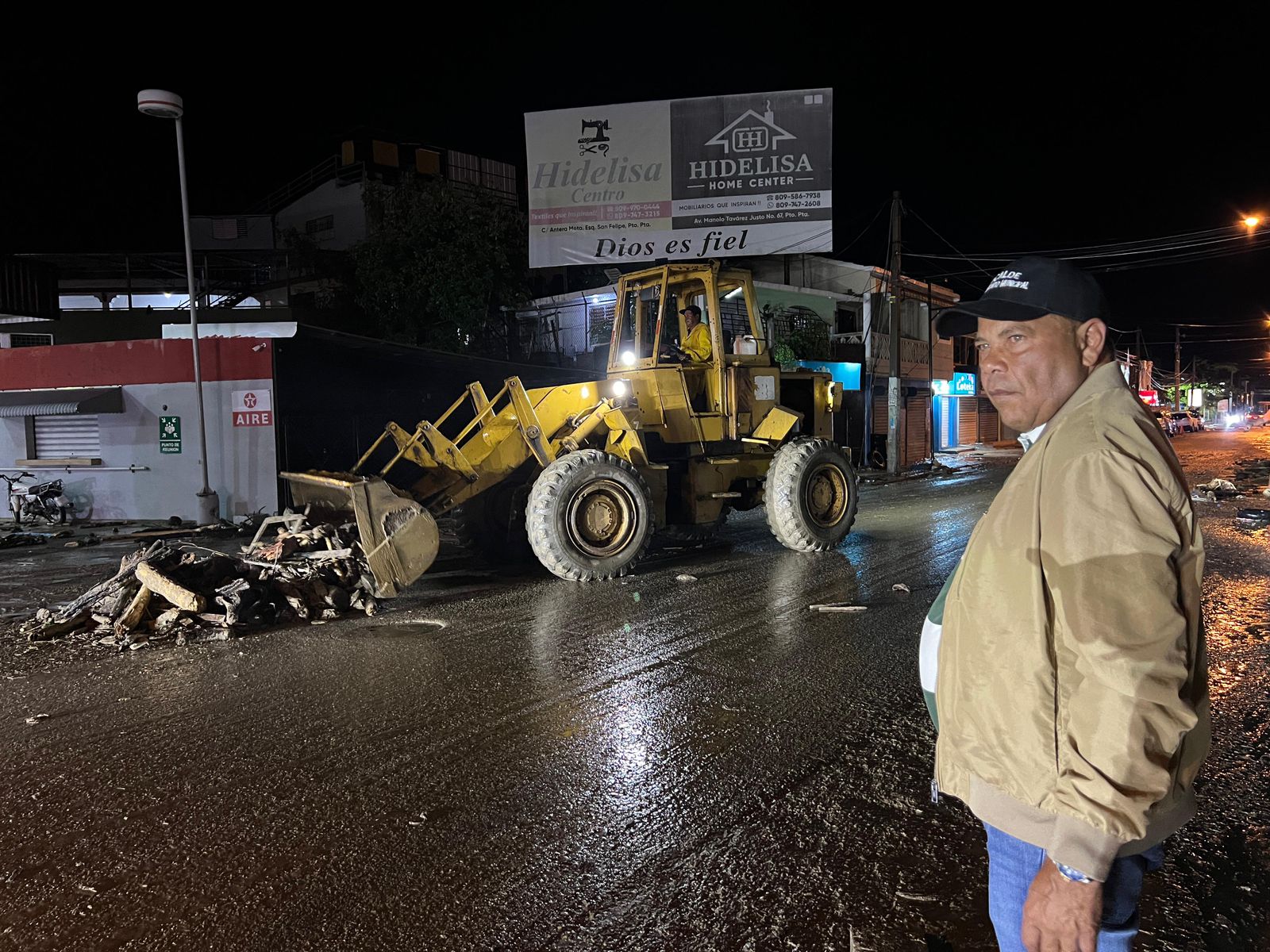 Alcalde de Puerto Plata activa maquinaria y personal del Ayuntamiento para asistir comunidades afectadas por lluvias