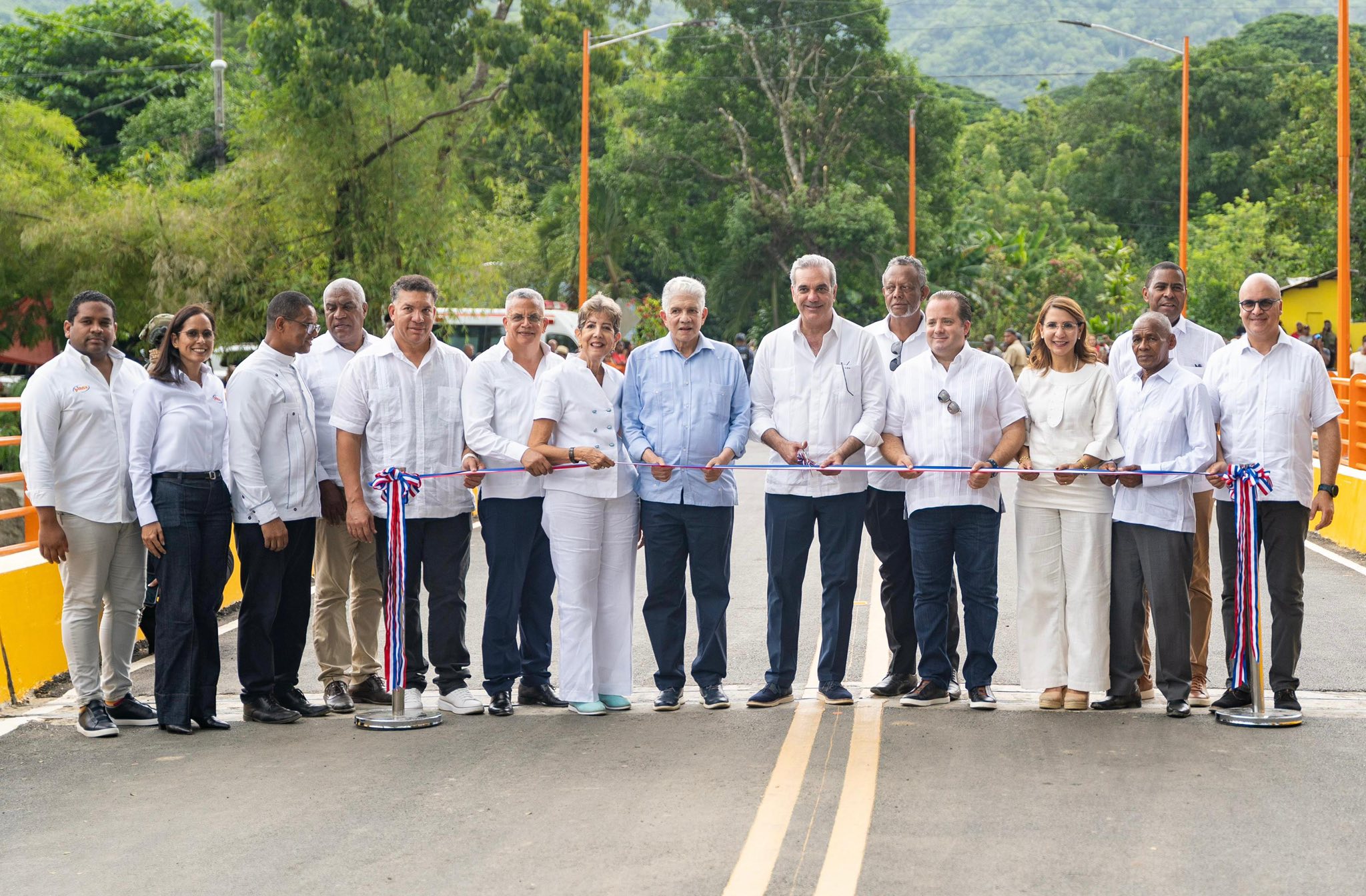 Presidente Abinader entrega puente sobre el río Bajabonico Arriba, fortaleciendo la comunicación y el desarrollo agrícola en Altamira, Puerto Plata