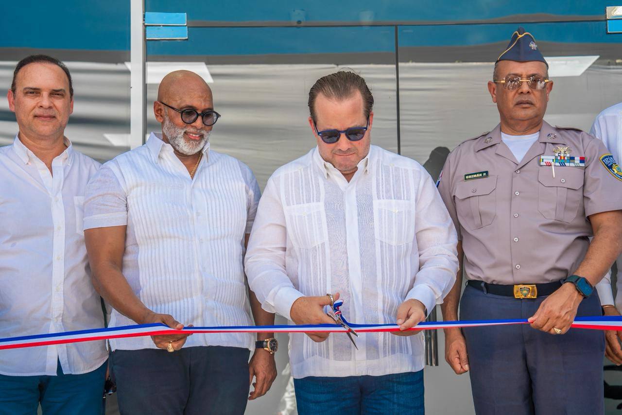 Paliza entrega nueva estación de la Policía Nacional en Sosua; anuncia plan de relanzamiento y puesta en valor del destino