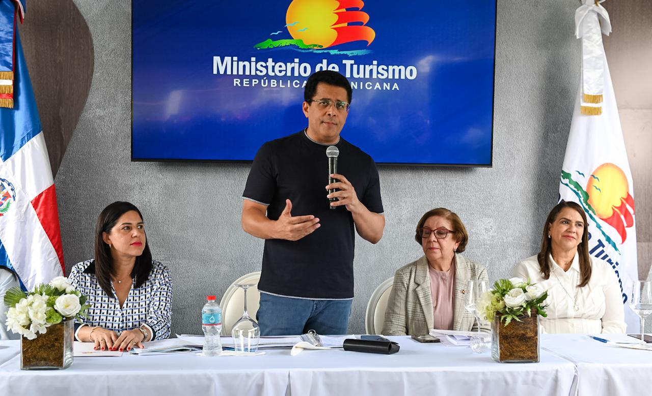 Ministro Collado deja iniciada obra de reconstrucción municipio Salcedo, Hermanas Mirabal