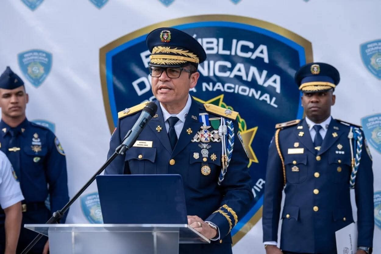 Por sustraer supuestamente 1 millón 200 mil pesos suspenden coronel y capitán de la PN