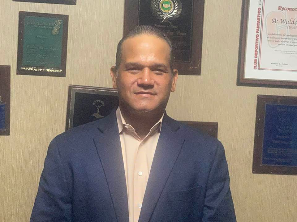 Ex diputado del PLD critica al presidente Abinader de querer cargar con más impuestos al pueblo dominicano