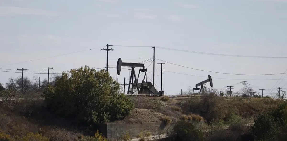 El petróleo de Texas supera los 114 dólares por barril, tras amenazas de Donald Trump contra Irán