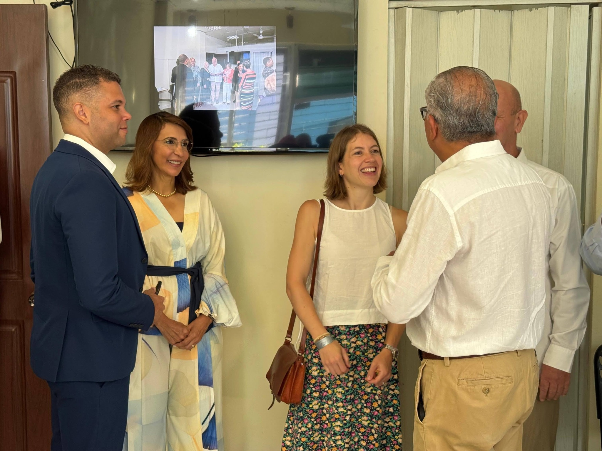 Gobernadora Claritza Rochtte recibe visita diplomática de representantes del Reino de Bélgica