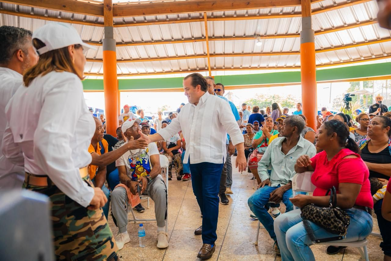 Gobierno entrega segundo Bono de Emergencia a familias afectadas por inundaciones en Villa Montellano, Puerto Plata