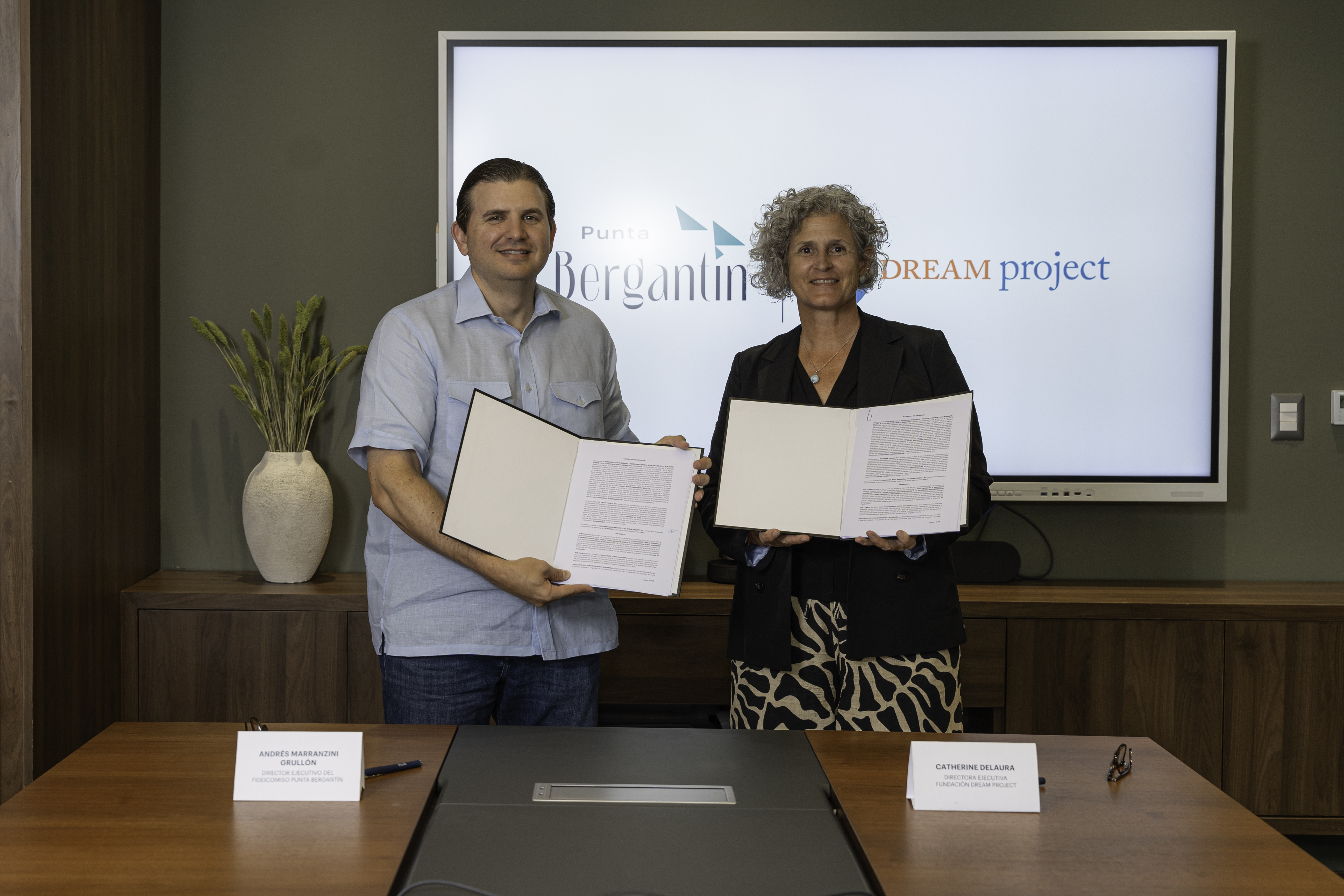 Punta Bergantín y DREAM Project firman acuerdo para impulsar la formación técnica juvenil en Villa Montellano