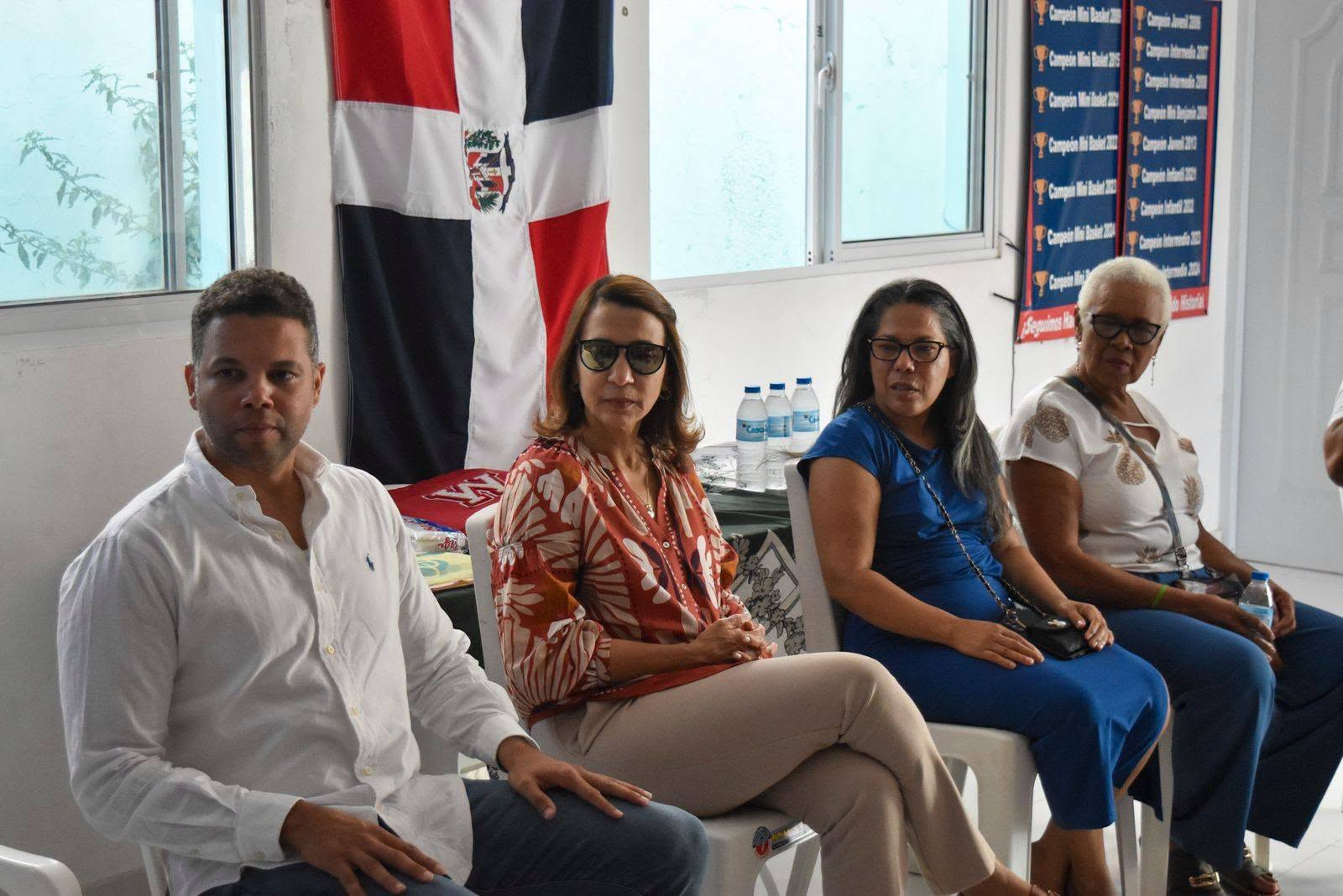 Gobernadora Claritza Rochtte se reúne con presidentes de juntas de vecinos del Bloque Oeste