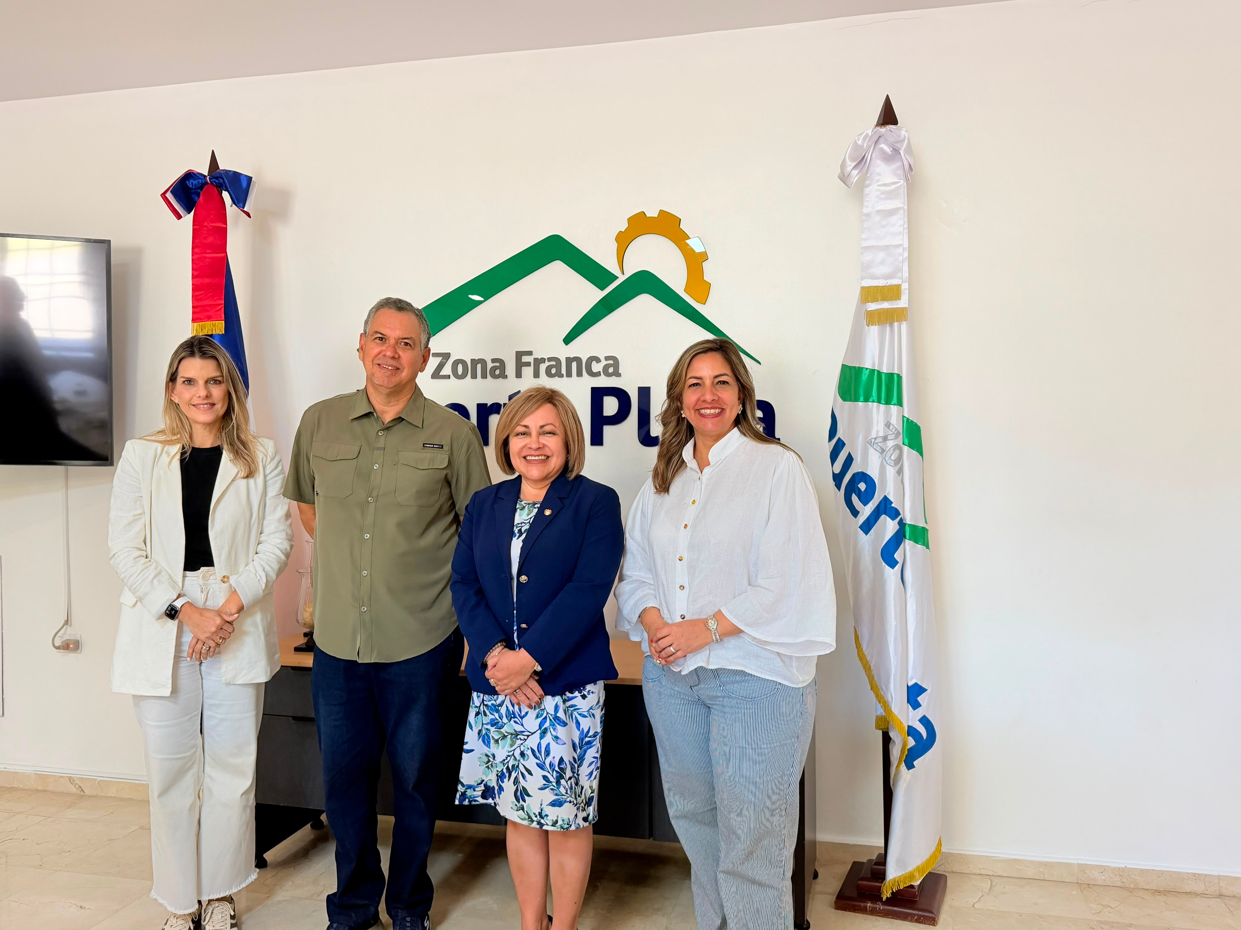 Embajadora de El Salvador visita Zona Franca de Puerto Plata y explora oportunidades de intercambio comercial