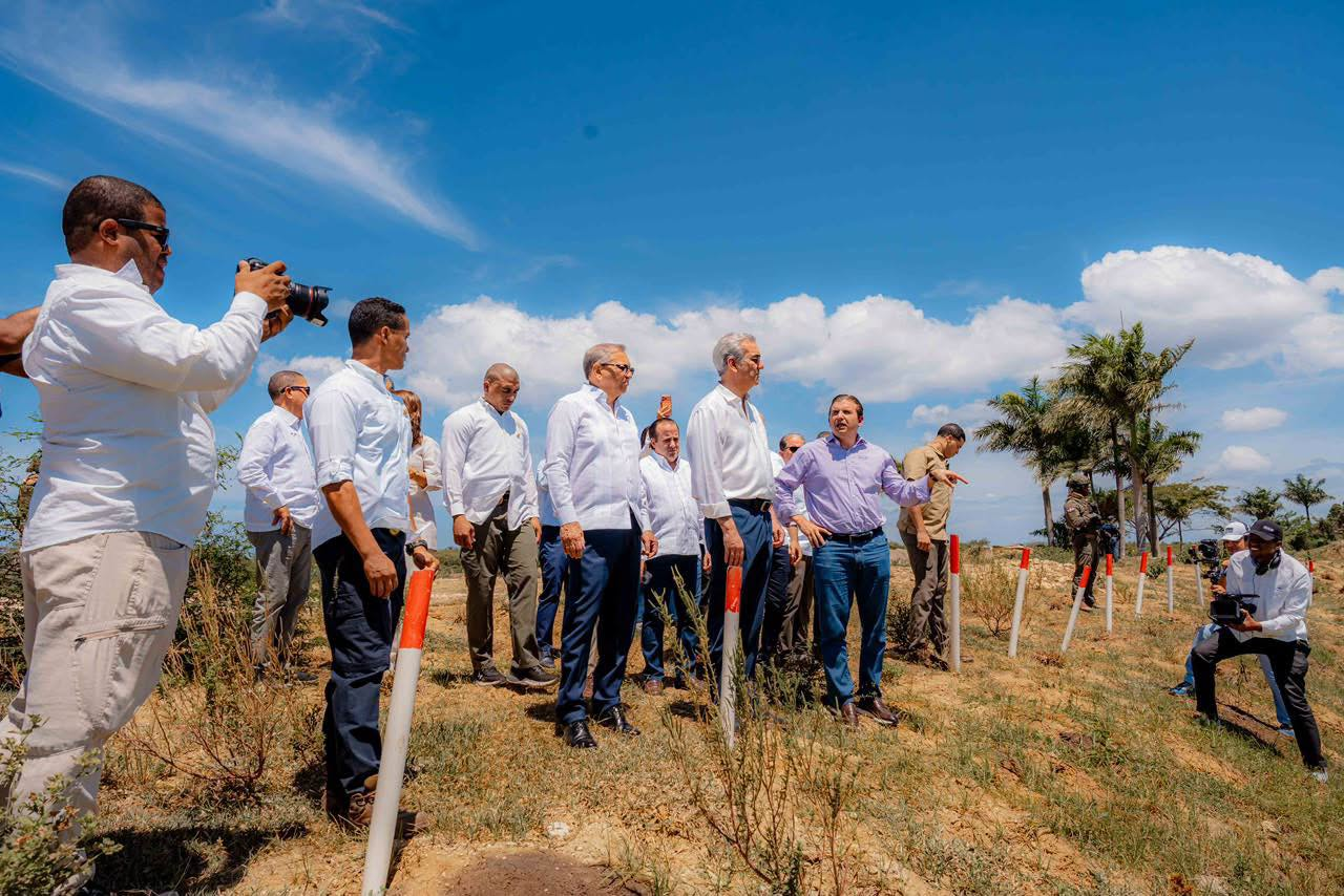 Presidente Luis Abinader realiza visita al proyecto turístico Punta Bergantín en Puerto Plata