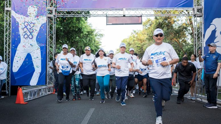 Cientos de miembros del Ministerio Público promueven la vida sana e integración en la carrera MP5K