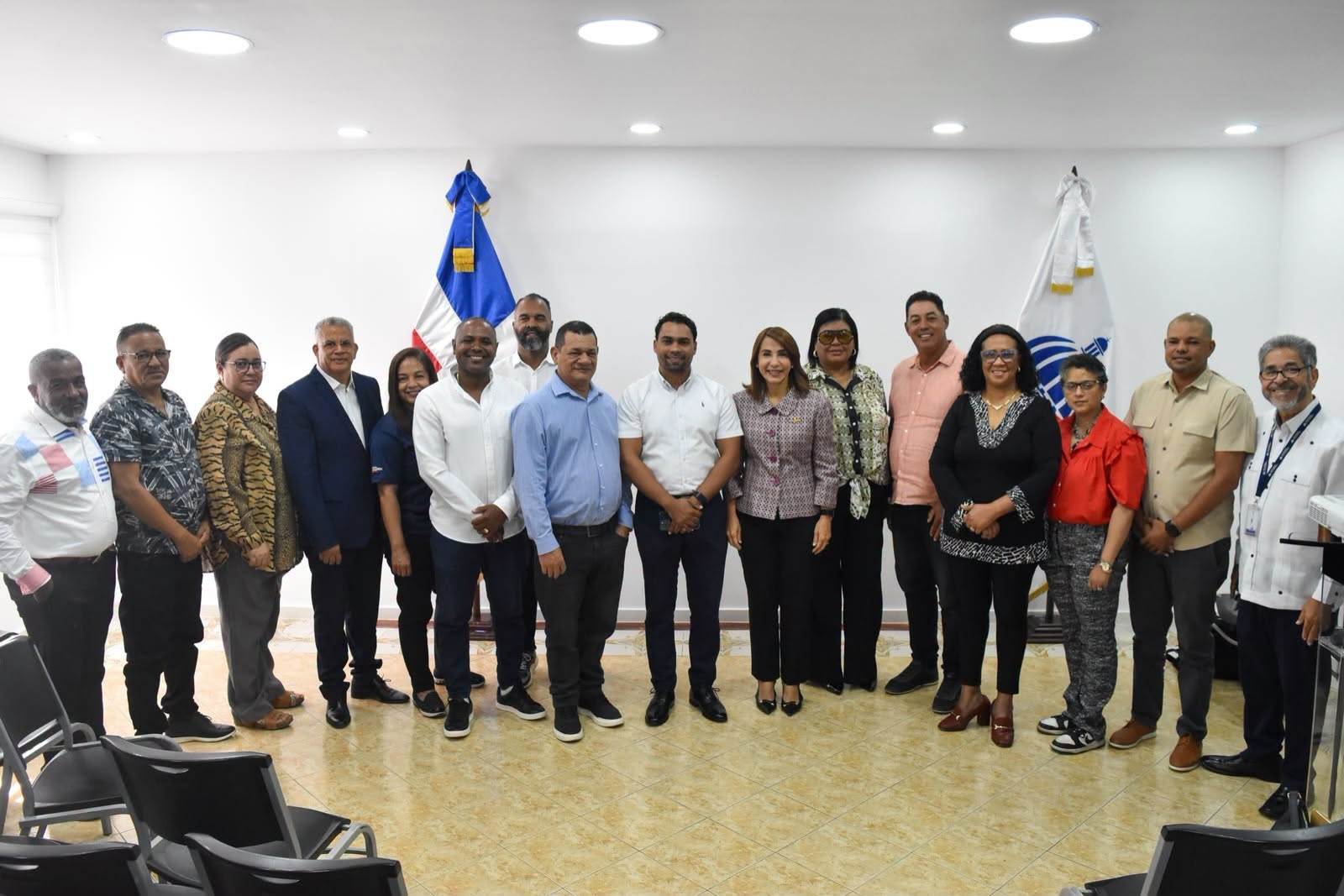 Gobernación de Puerto Plata realiza encuentro con alcaldes y directores distritales para dar seguimiento a demandas prioritarias