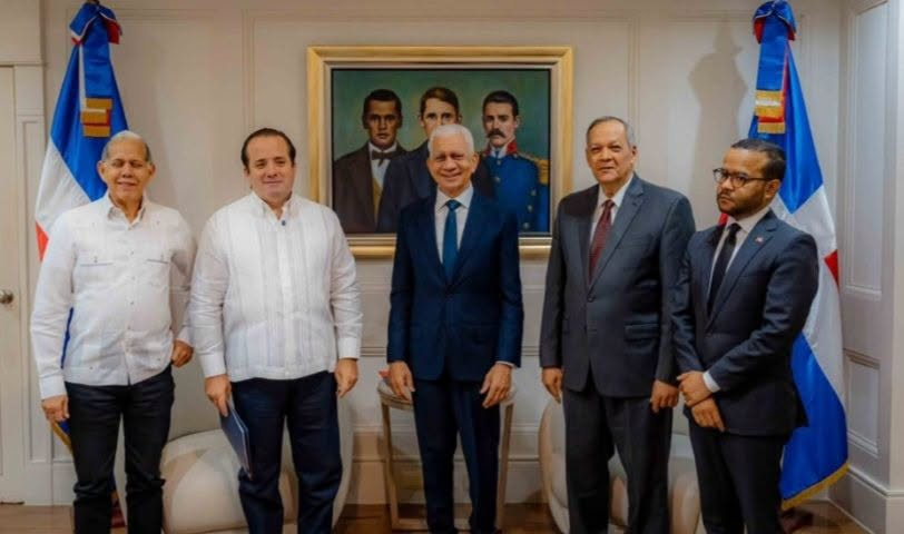 Ministro José Ignacio Paliza deposita en el Senado el anteproyecto del Plan Nacional de Ordenamiento Territorial