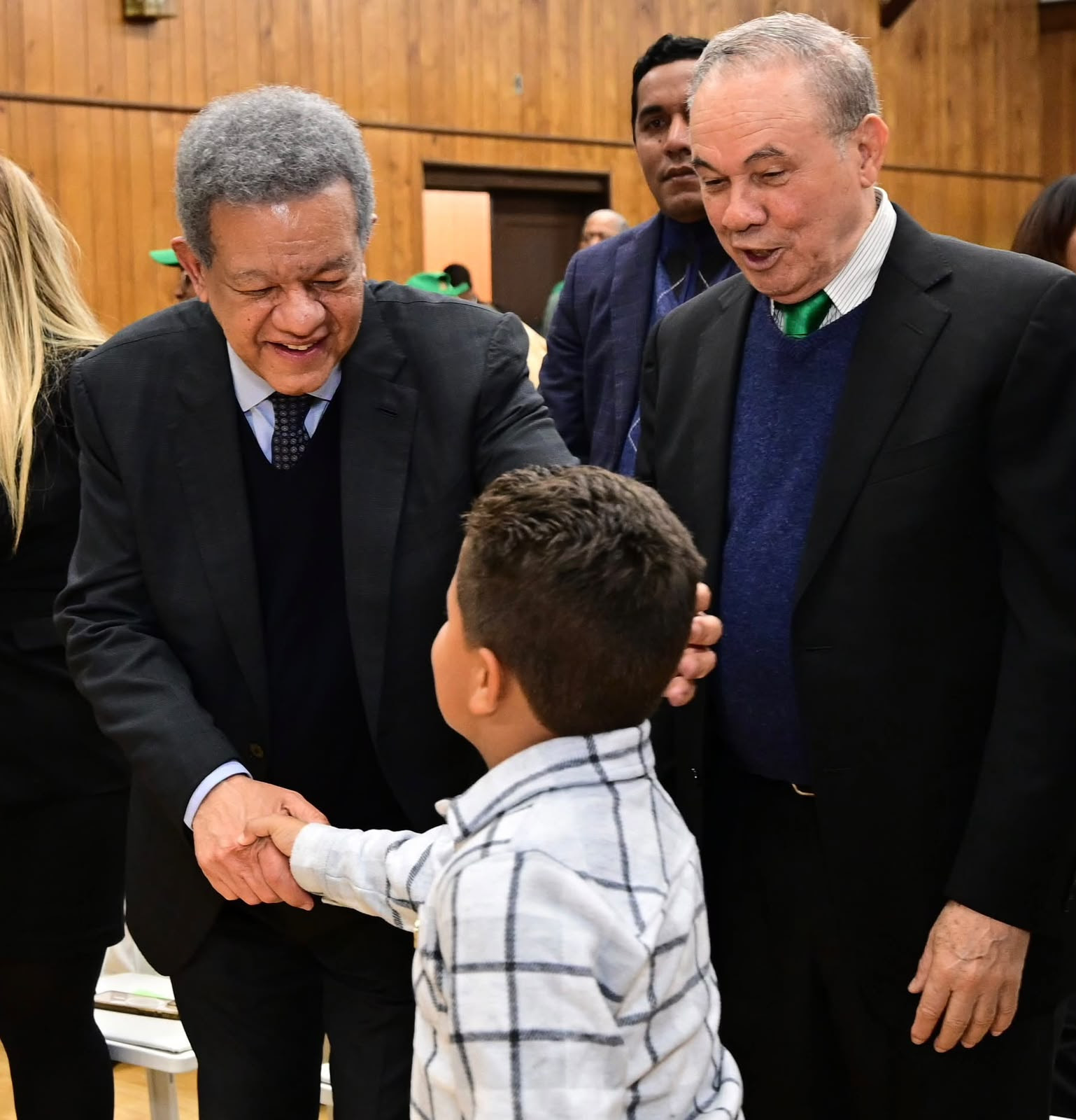 Leonel propone registro automático y gratuito de hijos de dominicanos nacidos en el exterior